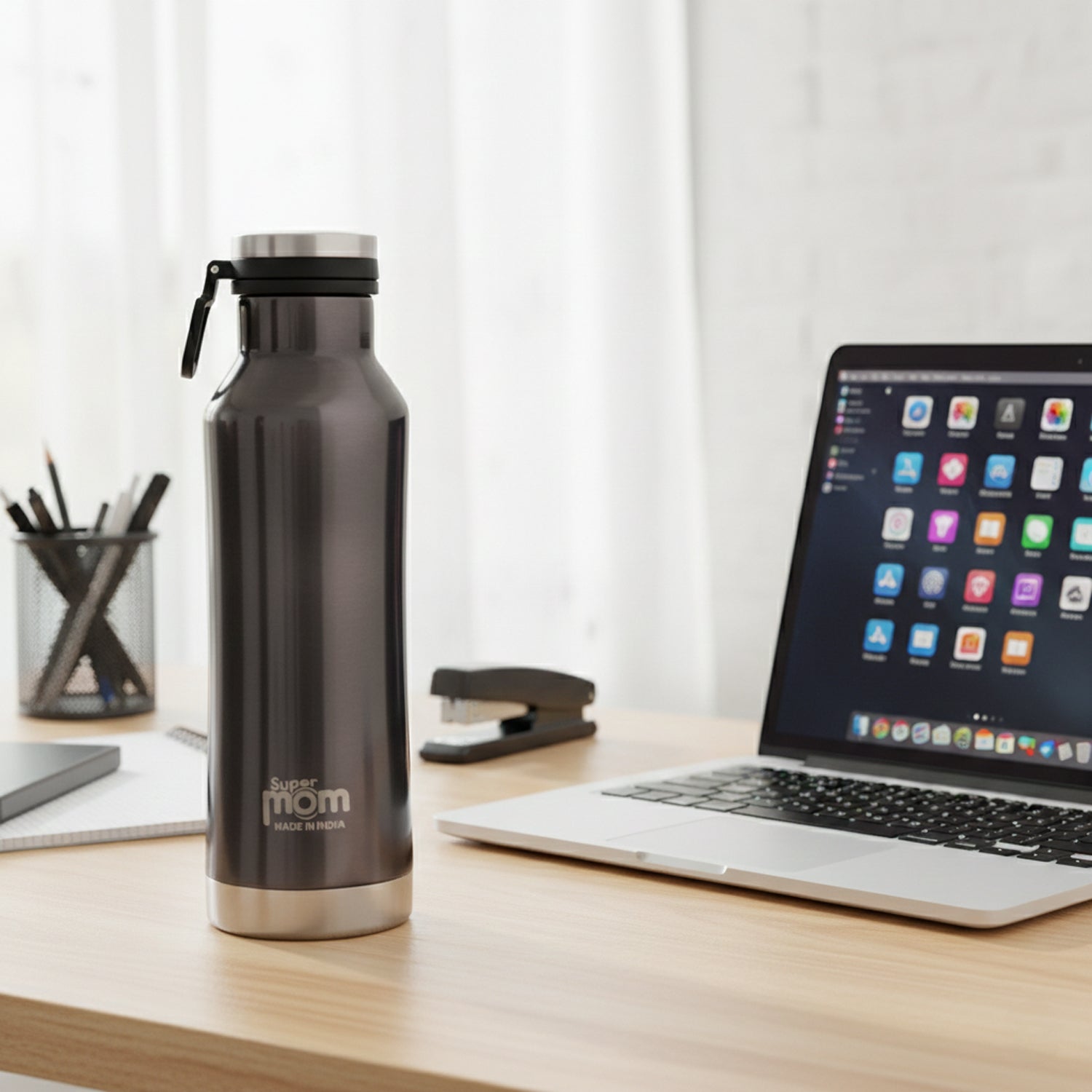 Portable 500 ml vacuum flask product shot