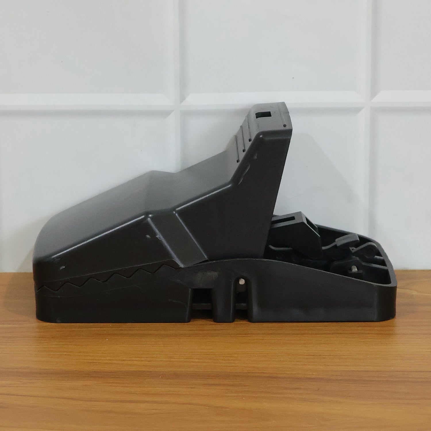durable mouse trap device for pest control