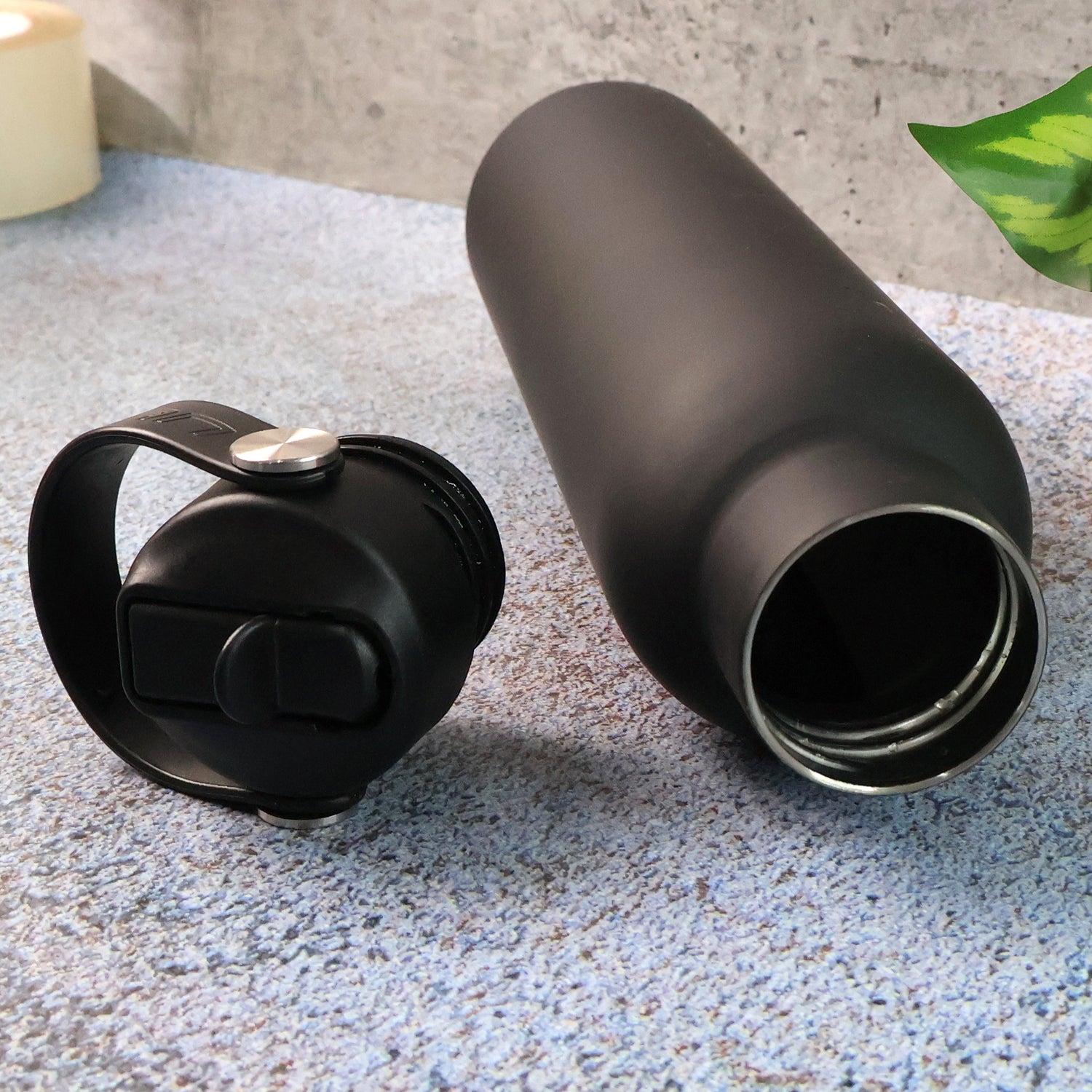 Stainless Steel Water Bottle With Carry Strap  Built-in Straw 1000ml Approx (1 Pc)