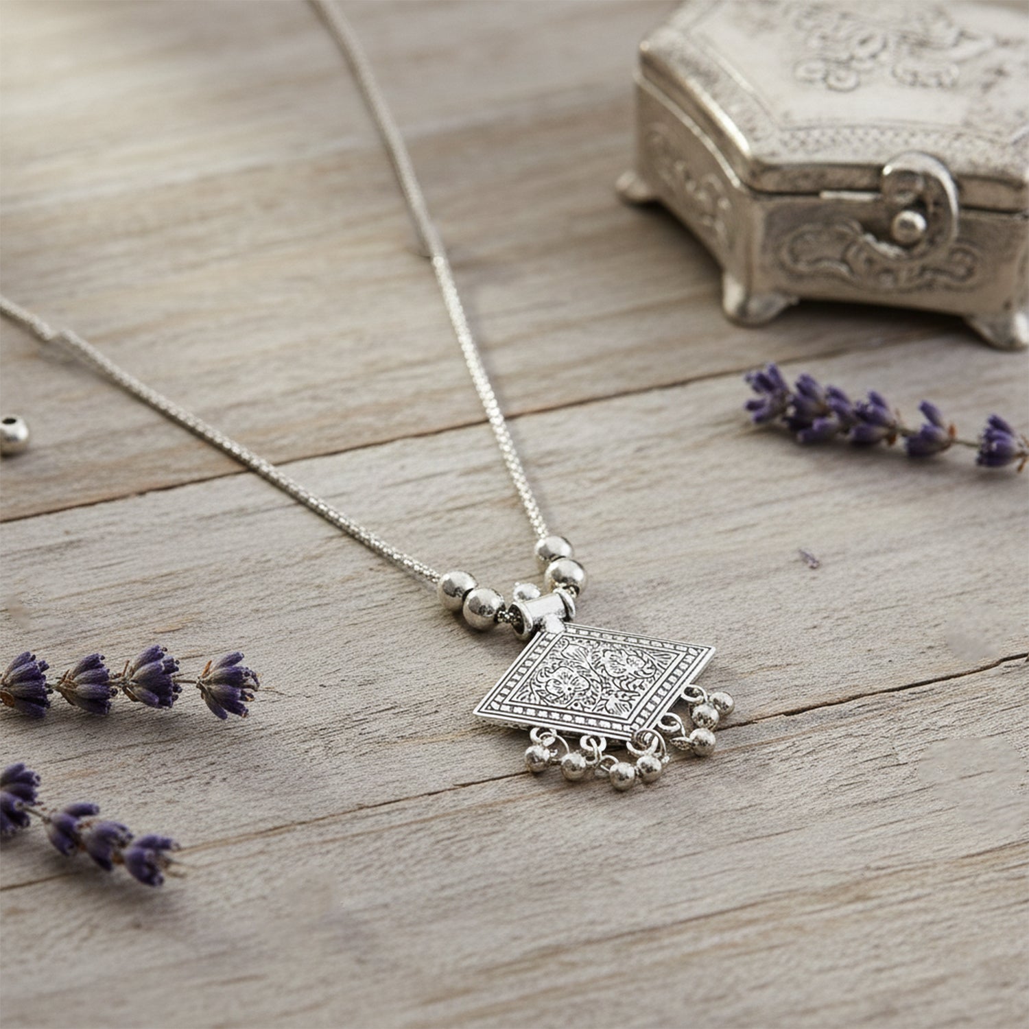Oxidized square necklace        
