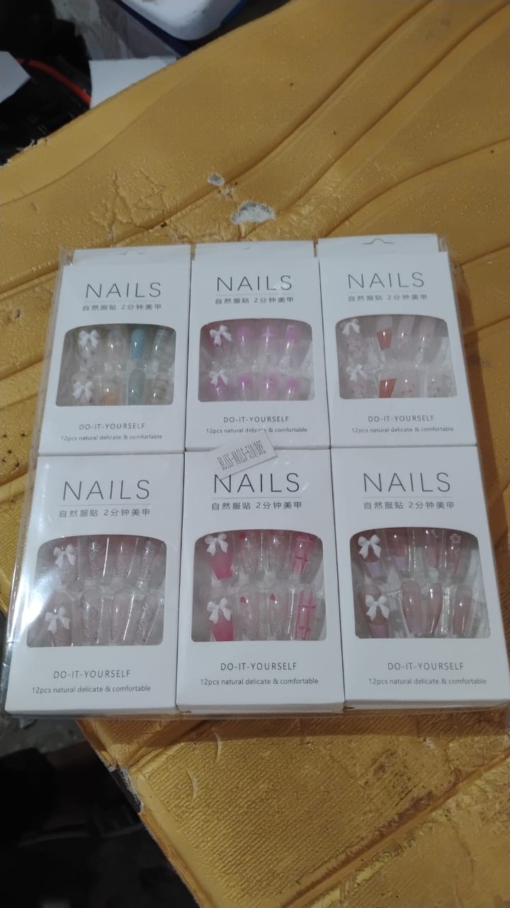 Reusable Press-On Artificial Nails with Adhesive Stickers (1 Pkt)